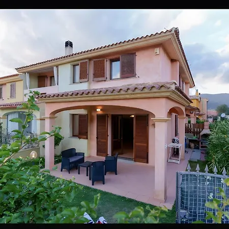 Dom wakacyjny Rafael House *